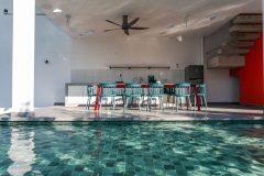 halman aura living pool