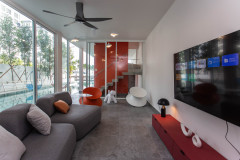 halman aura living pool
