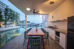 halman aura living pool