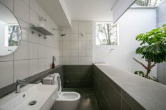 halaman halo bedroom bathroom