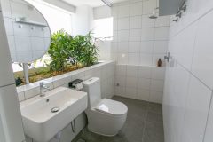 halaman halo bedroom bathroom