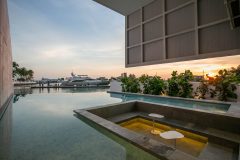 halaman halo living pool